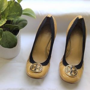 Tory Burch Caroline Wedges Sz 9.5 Tan & Black